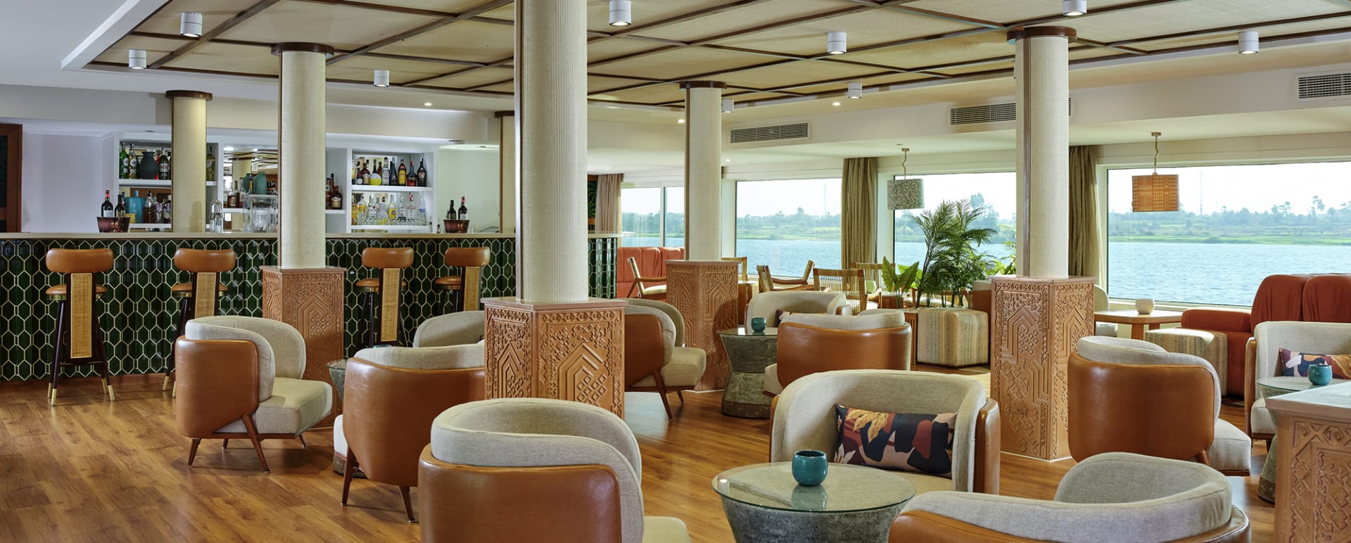 Main Lounge 