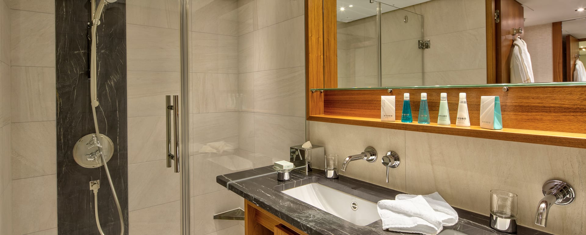 Suite Bathroom 
