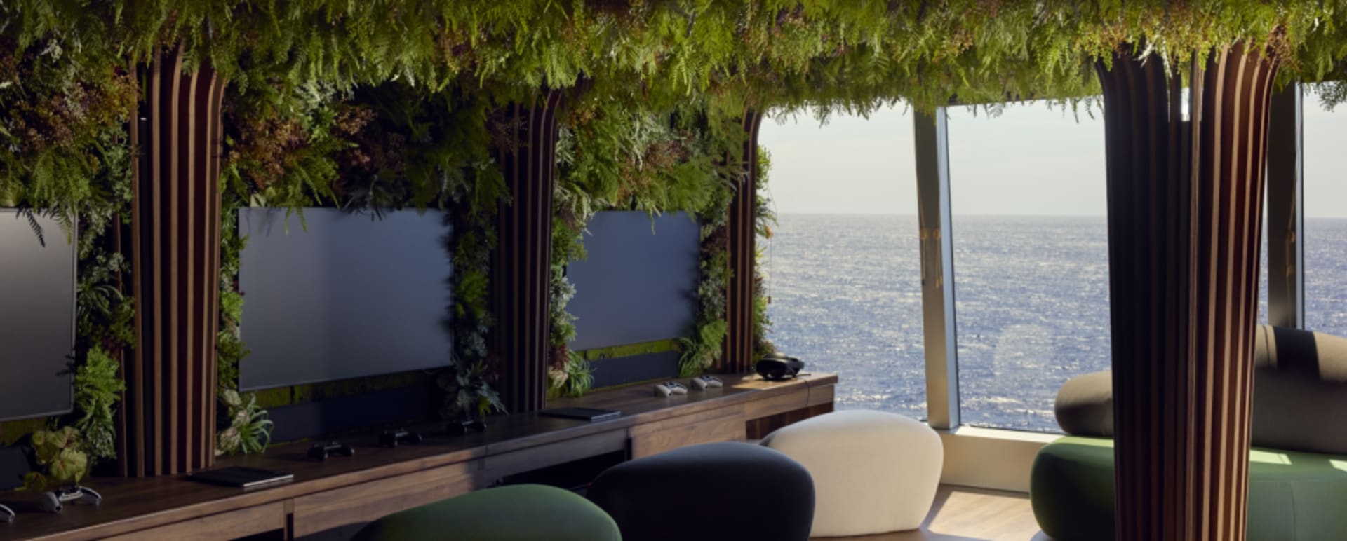 Nautilus Lounge 