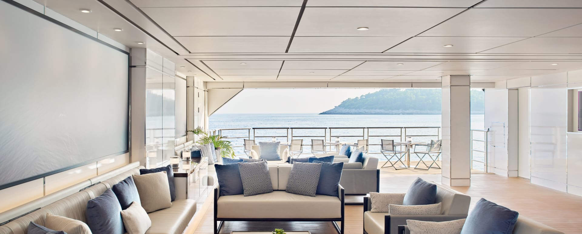 Marina Terrace Lounge 