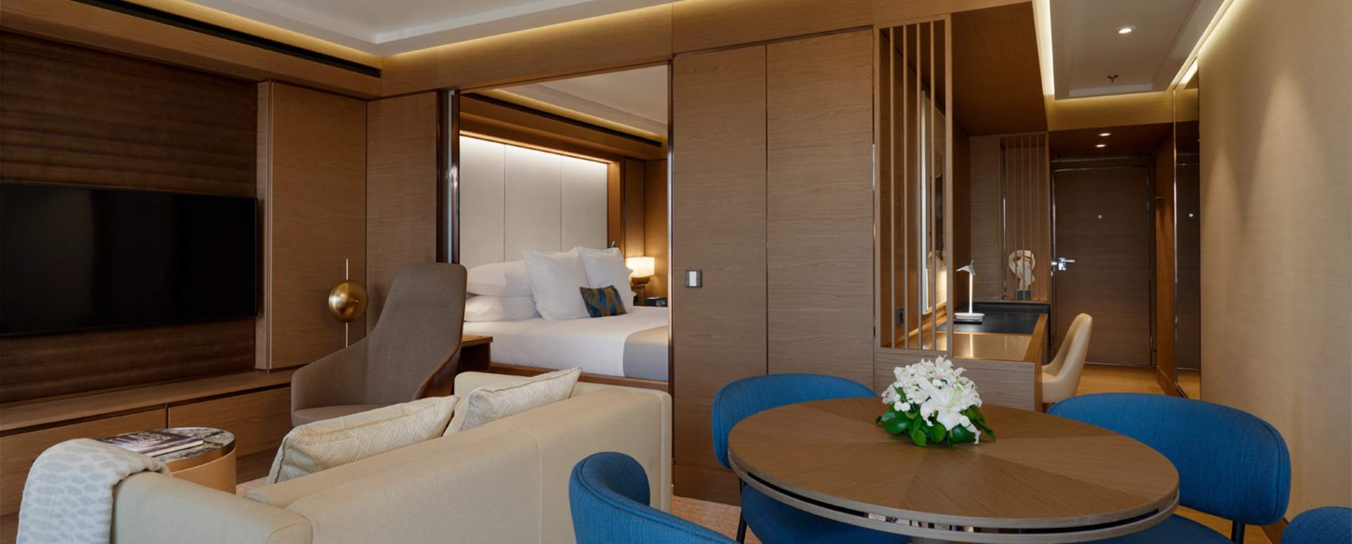 Signature Suite Large 