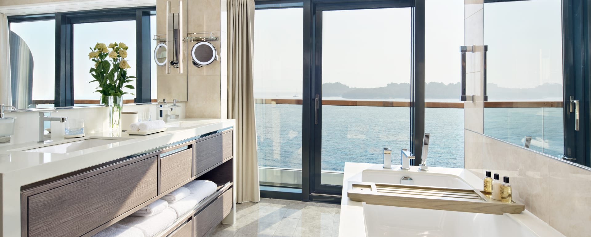 View suite bathroom 