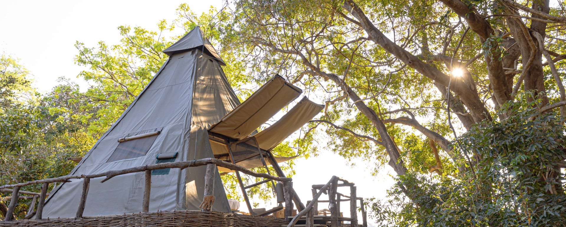 Exterior tent 