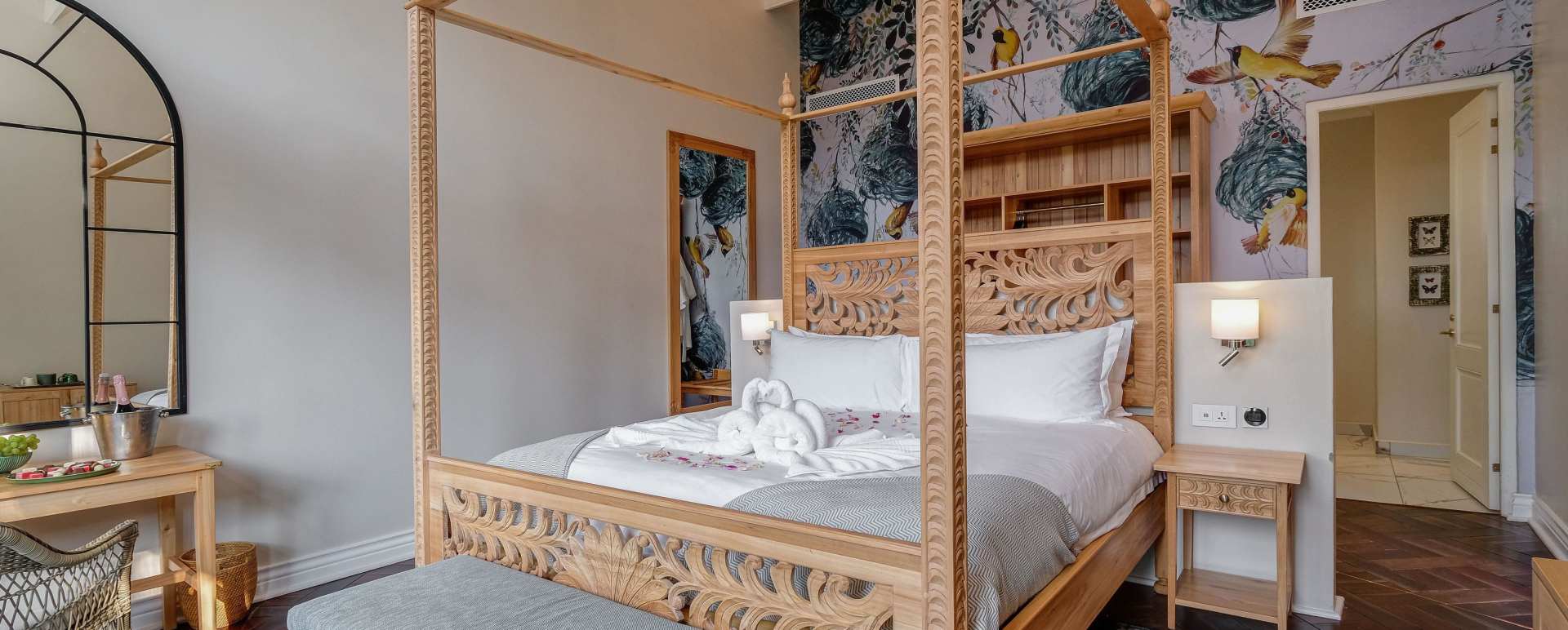 Honeymoon Suite - bedroom  