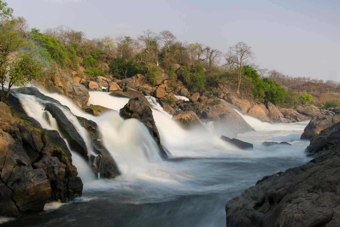 The roaring Shire River