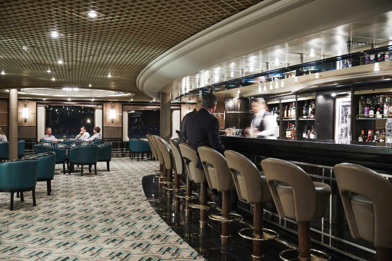 Drinks at the bar - Silver Cloud