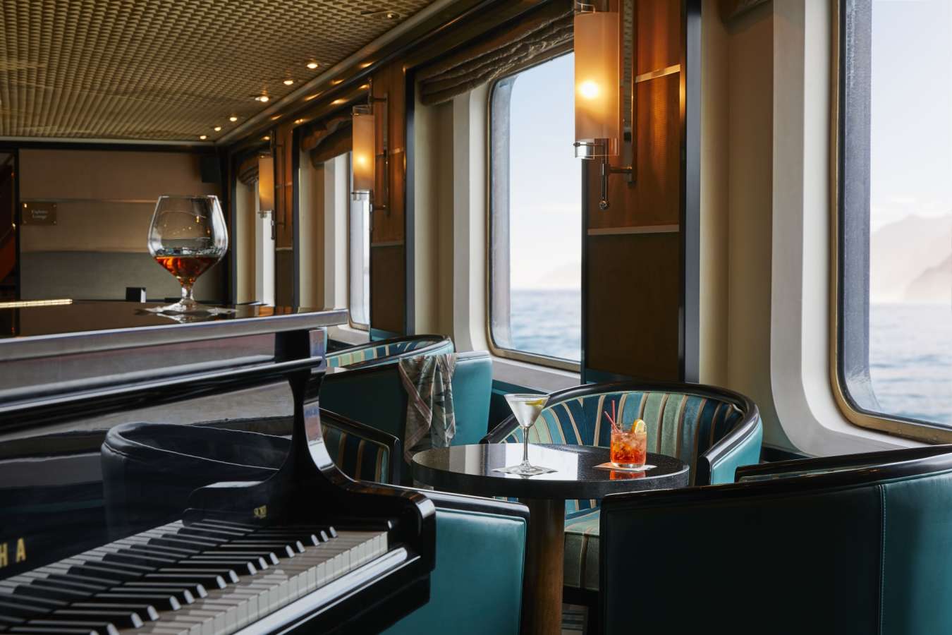 Piano Lounge - Silver Cloud