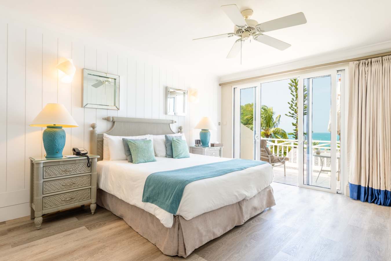 Superior Hillside Room - Blue Waters 