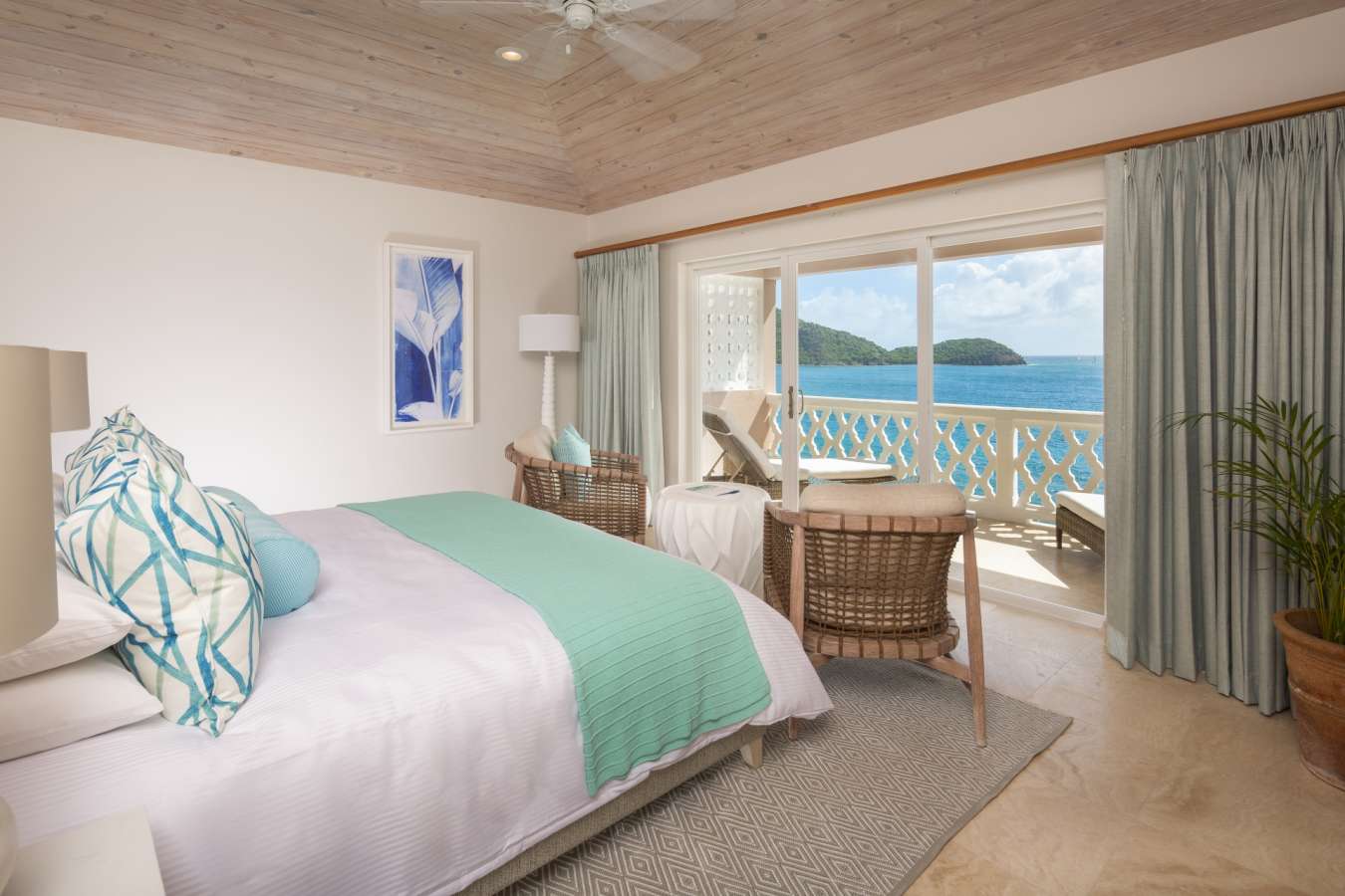 Bluff Room Bed  Terrace