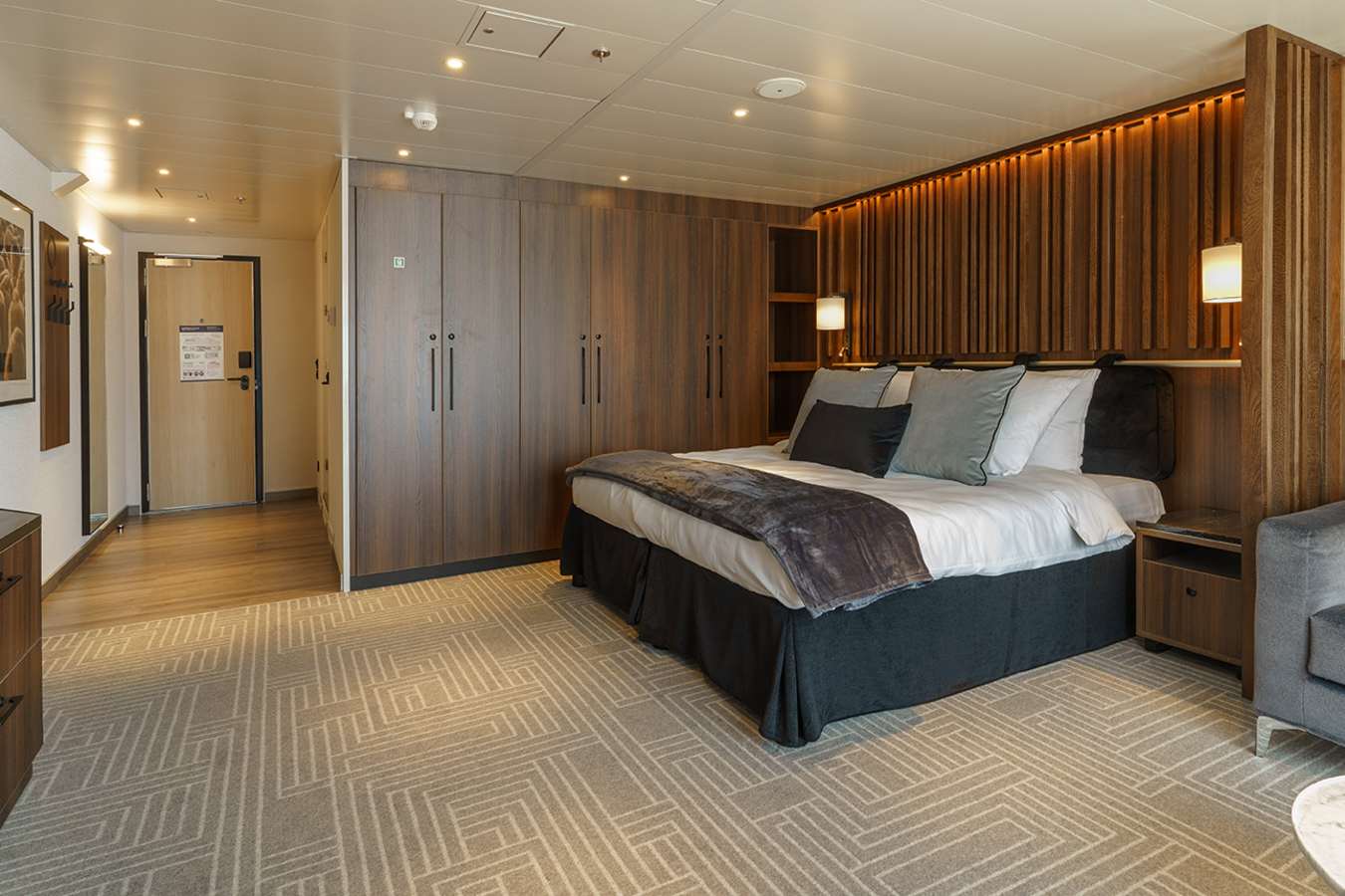 Deluxe Balcony Suite