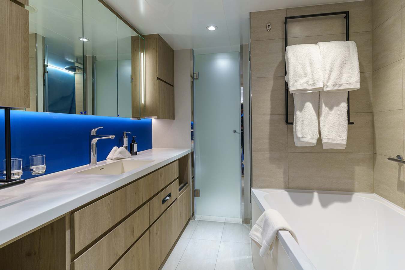 deluxe balcony bathroom