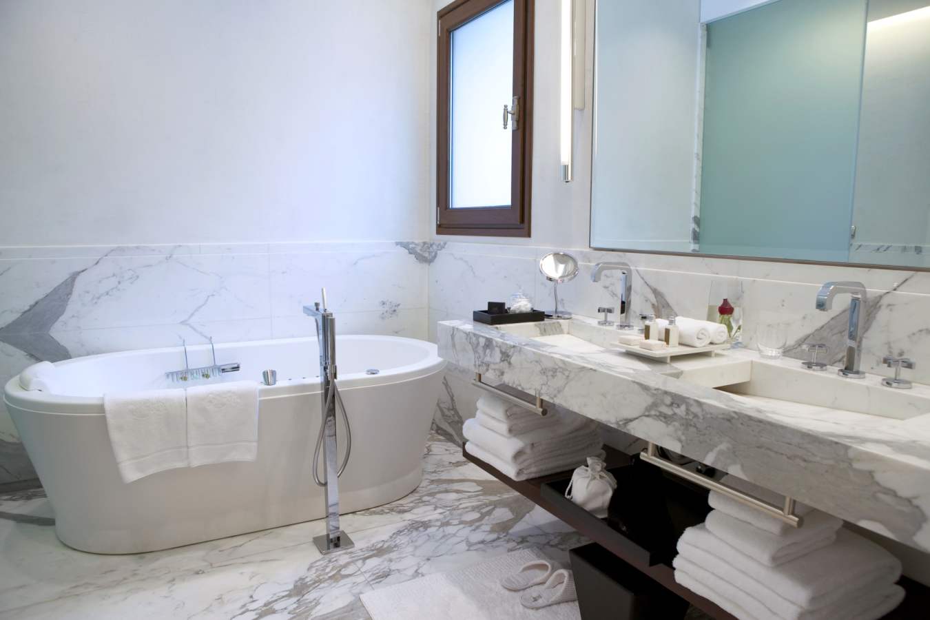 Ambassador Suite Bathroom - Mansion Algodon 