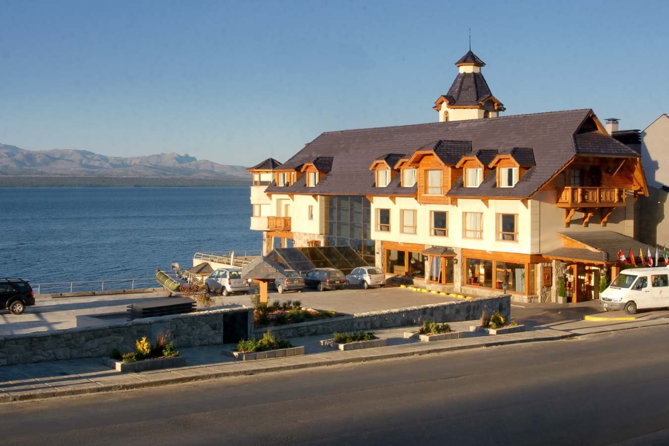 Exterior - Cacique Inacayal 