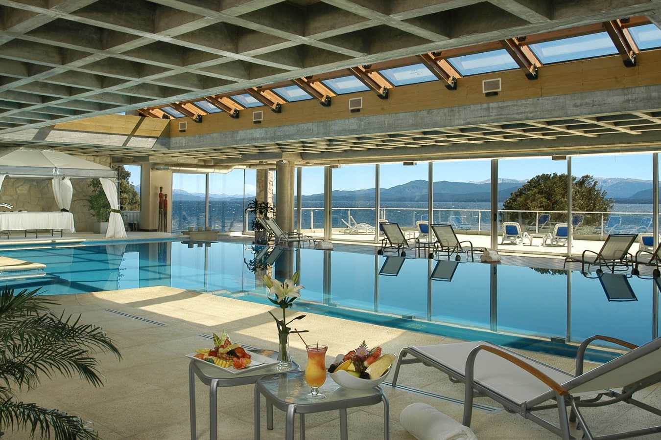 Swimming pool - Cacique Inacayal 