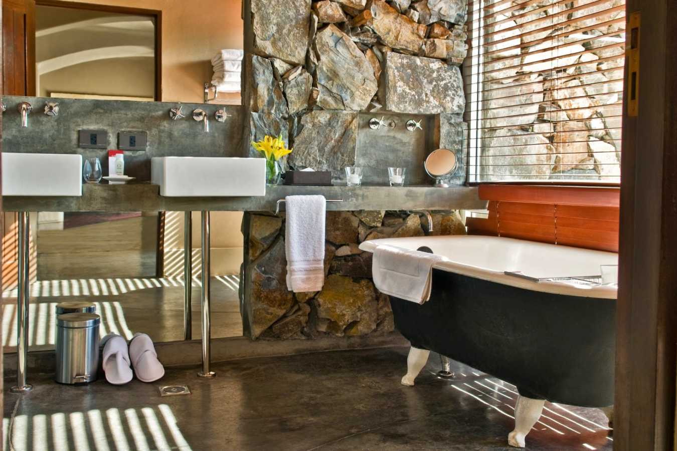 Bathroom - Cavas Wine Lodge