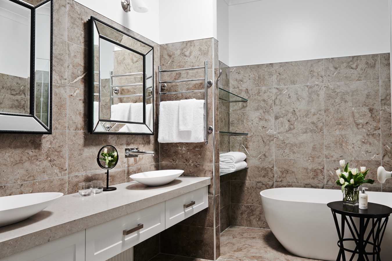 Lodge Suite Bathroom - Lake House 