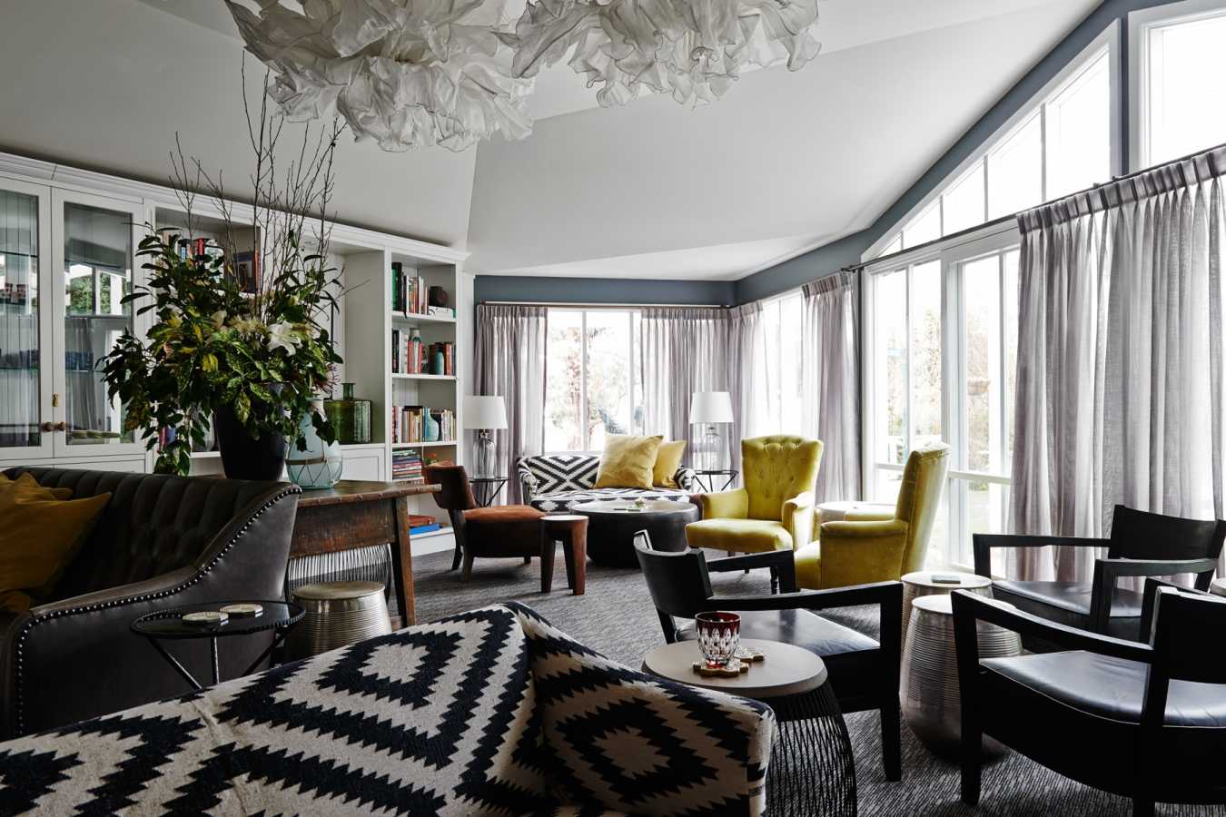 Library Bar - Lake House 