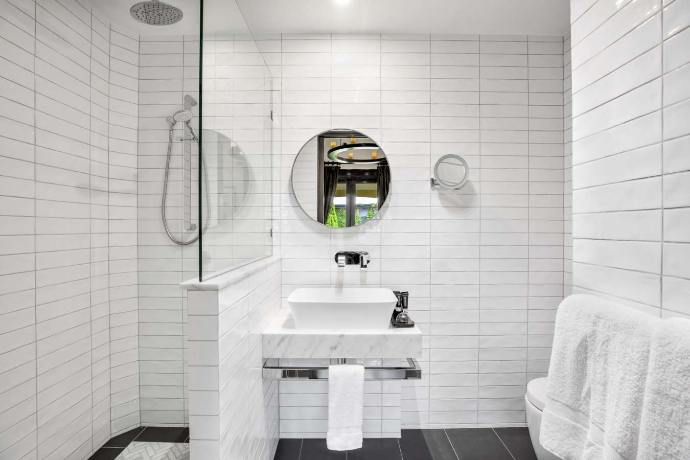 Piccadilly Garden Bathroom - Mount Lofty House