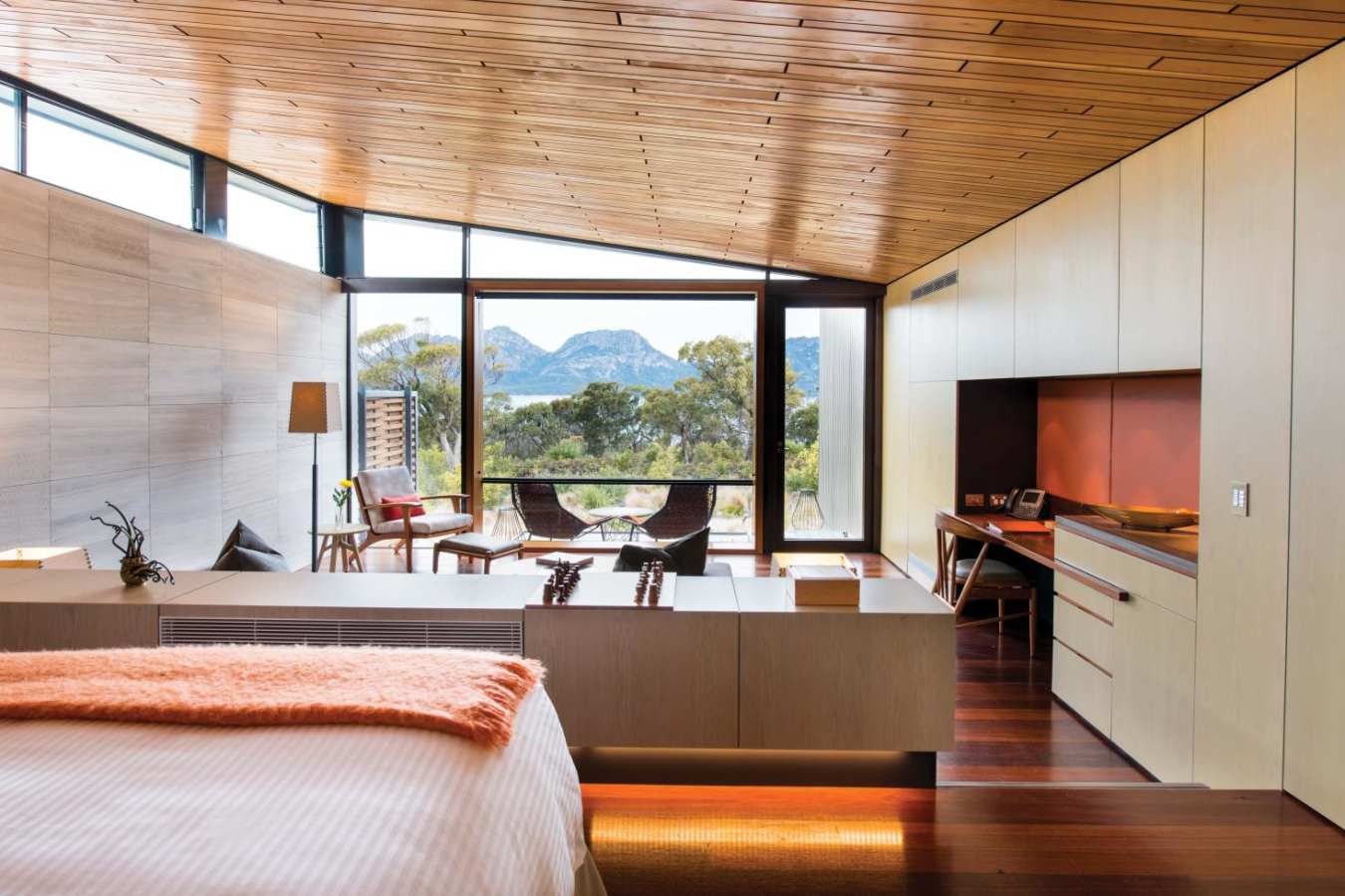 Deluxe View - Saffire