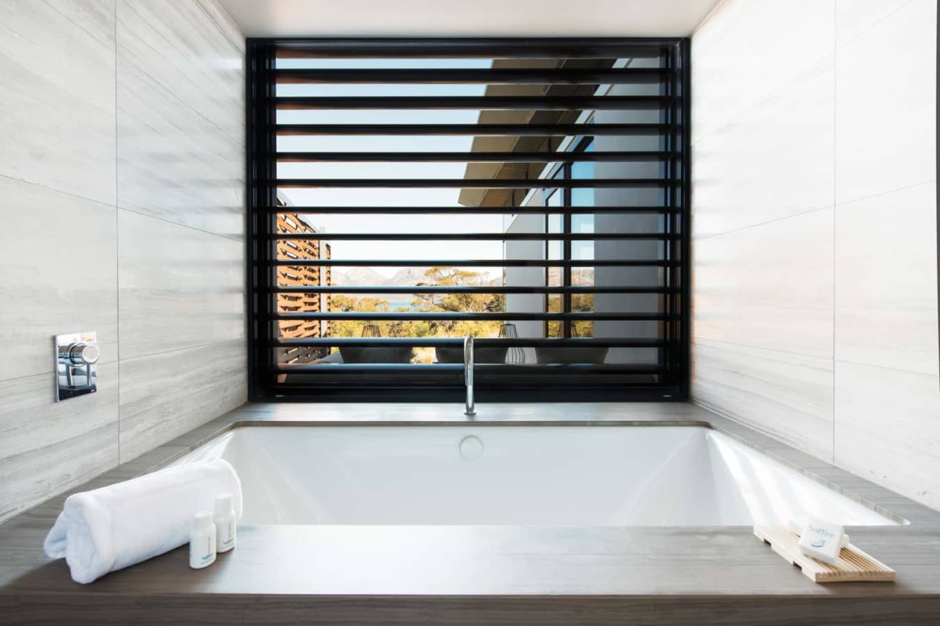 Luxury Bath - Saffire