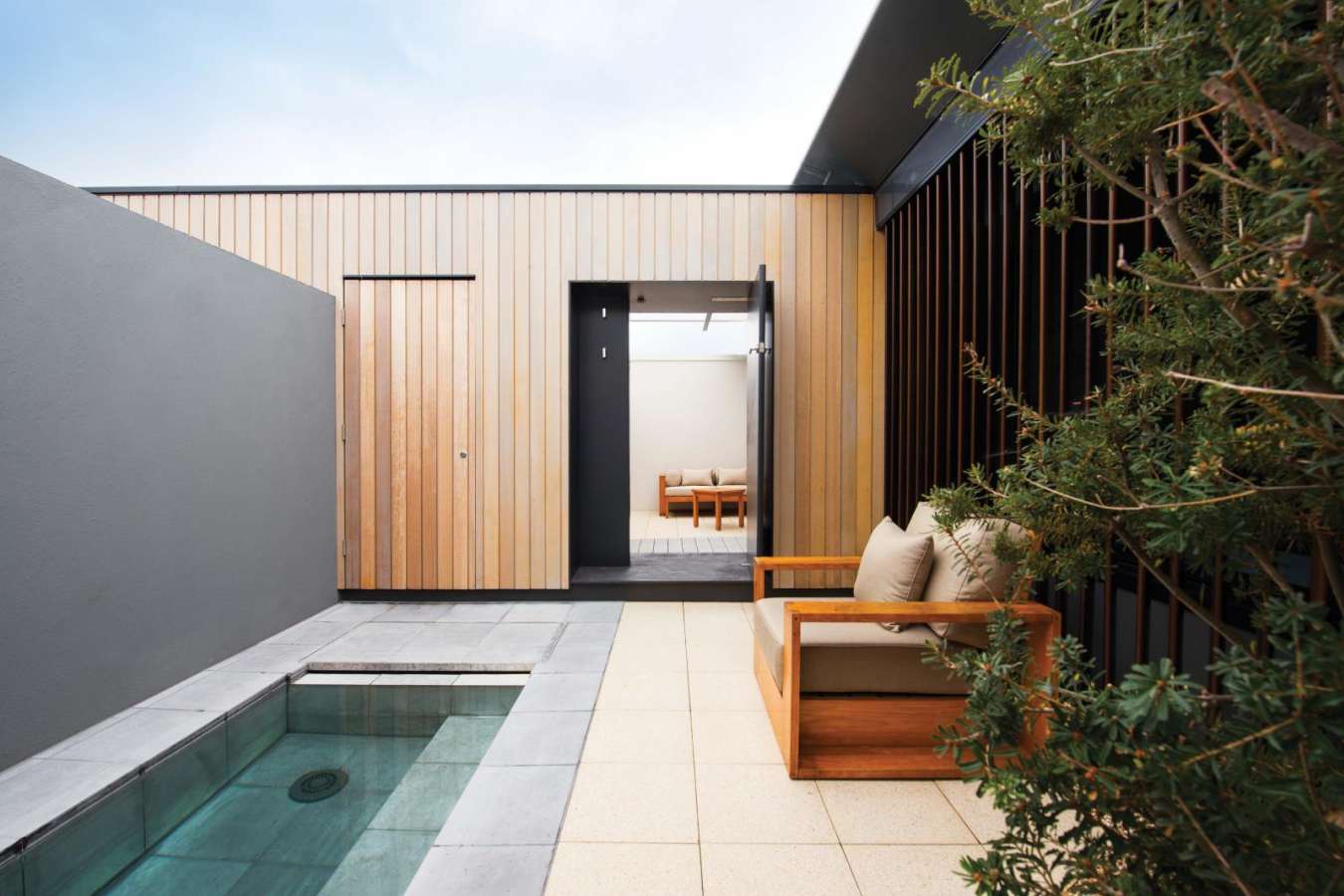 Premium Courtyard - Saffire