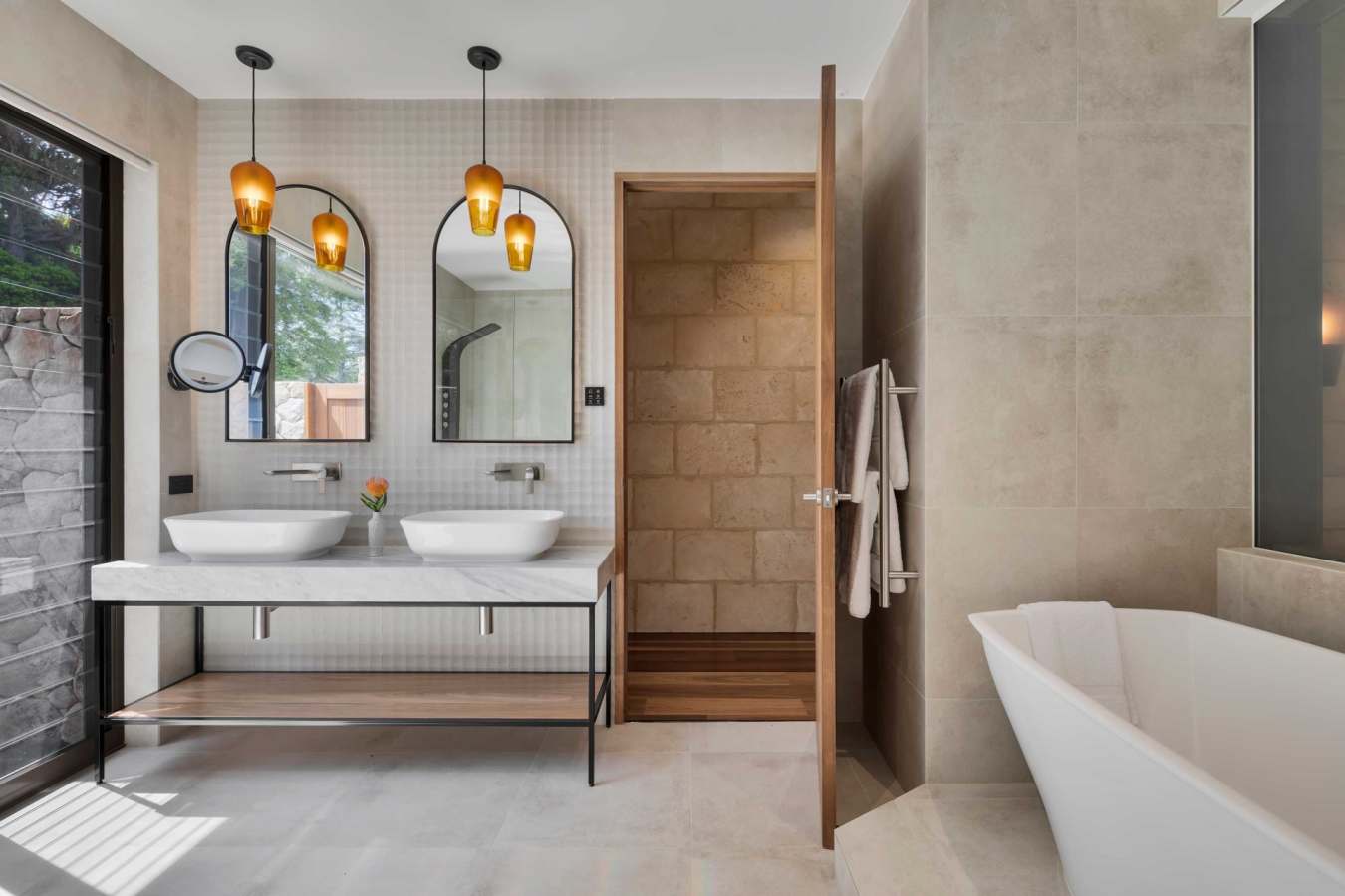 Suite Bathroom - Sequoia Lodge 