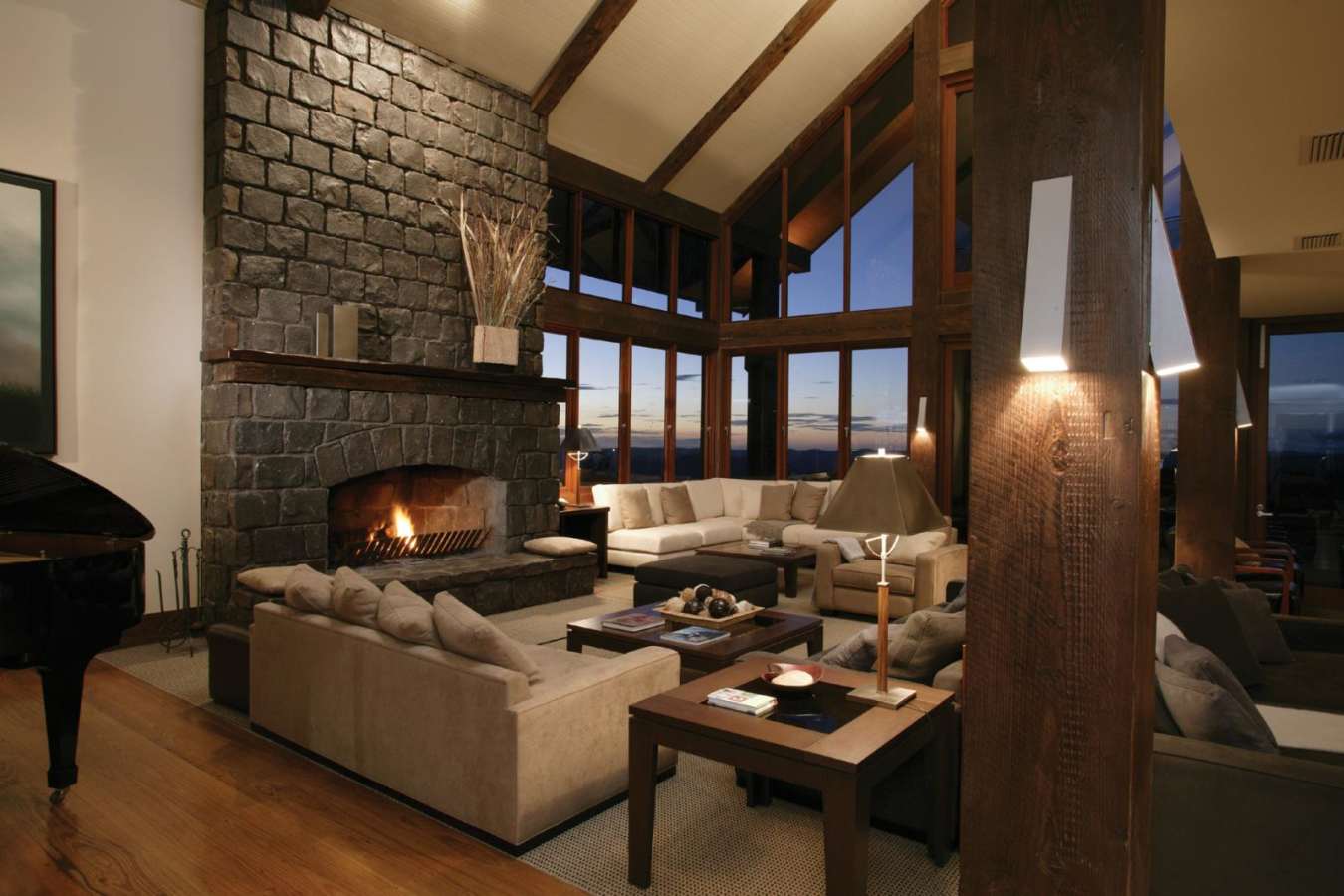Lounge at Night - Spicers Peak Lodge