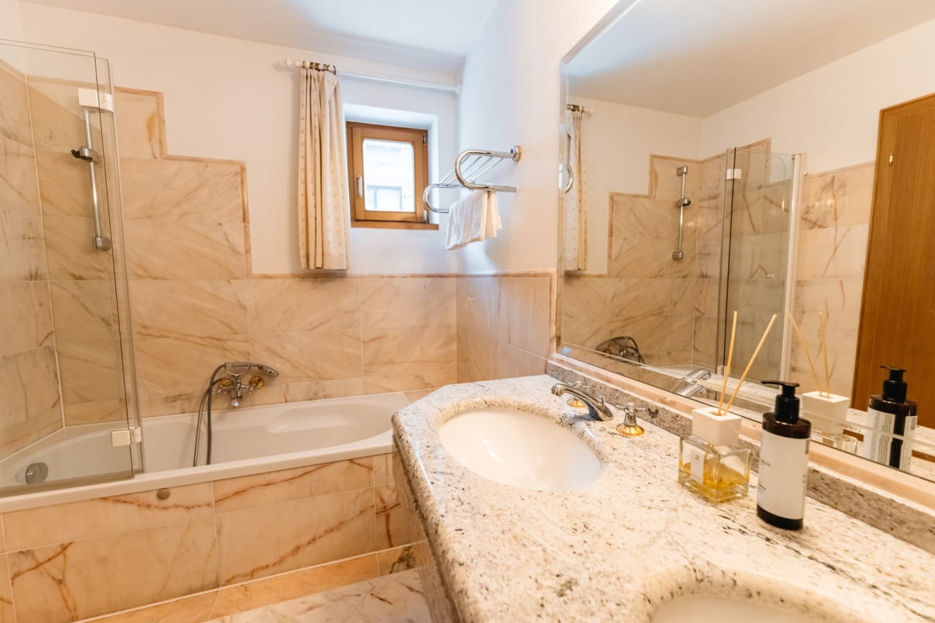 Deluxe Maiensee Bathroom 