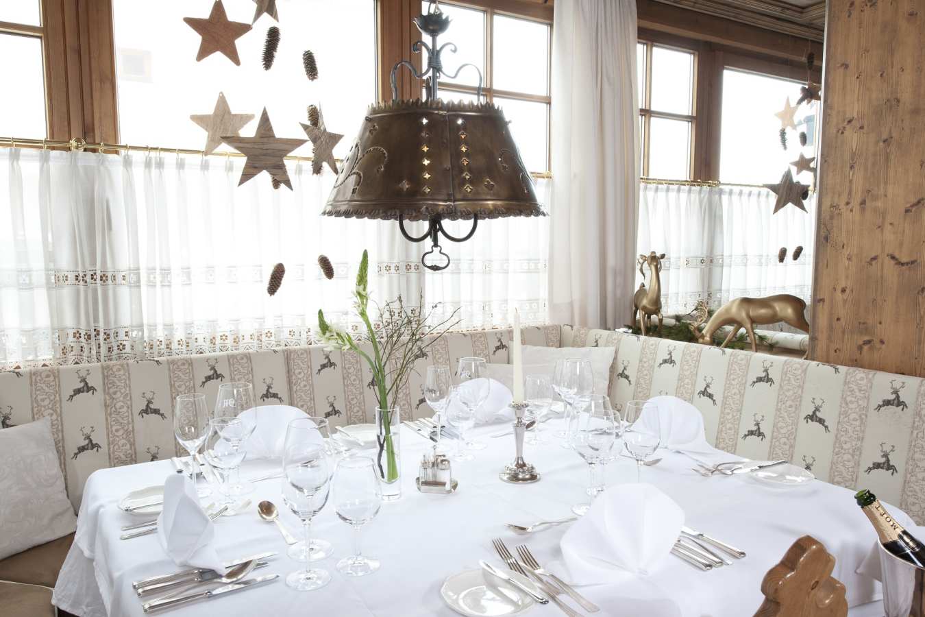 Table set for dinner 