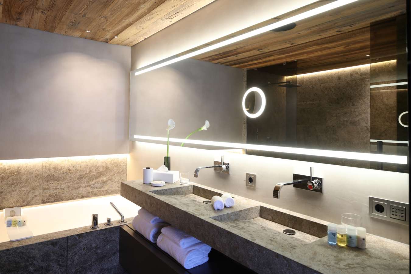 Family Suite Bathroom - Severins Alpine Retreat