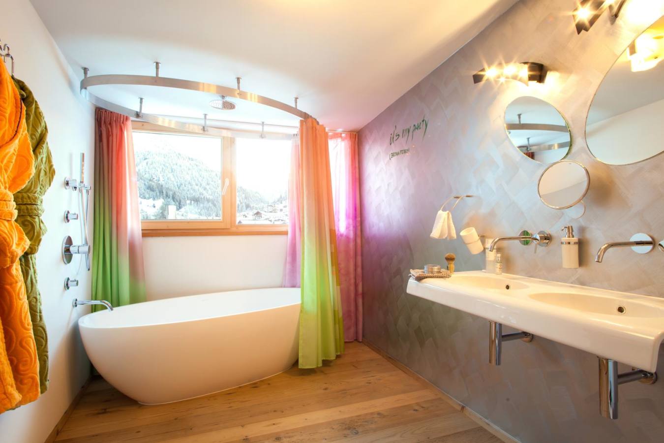 Grand Suite Bathroom - Tyrol Hotel