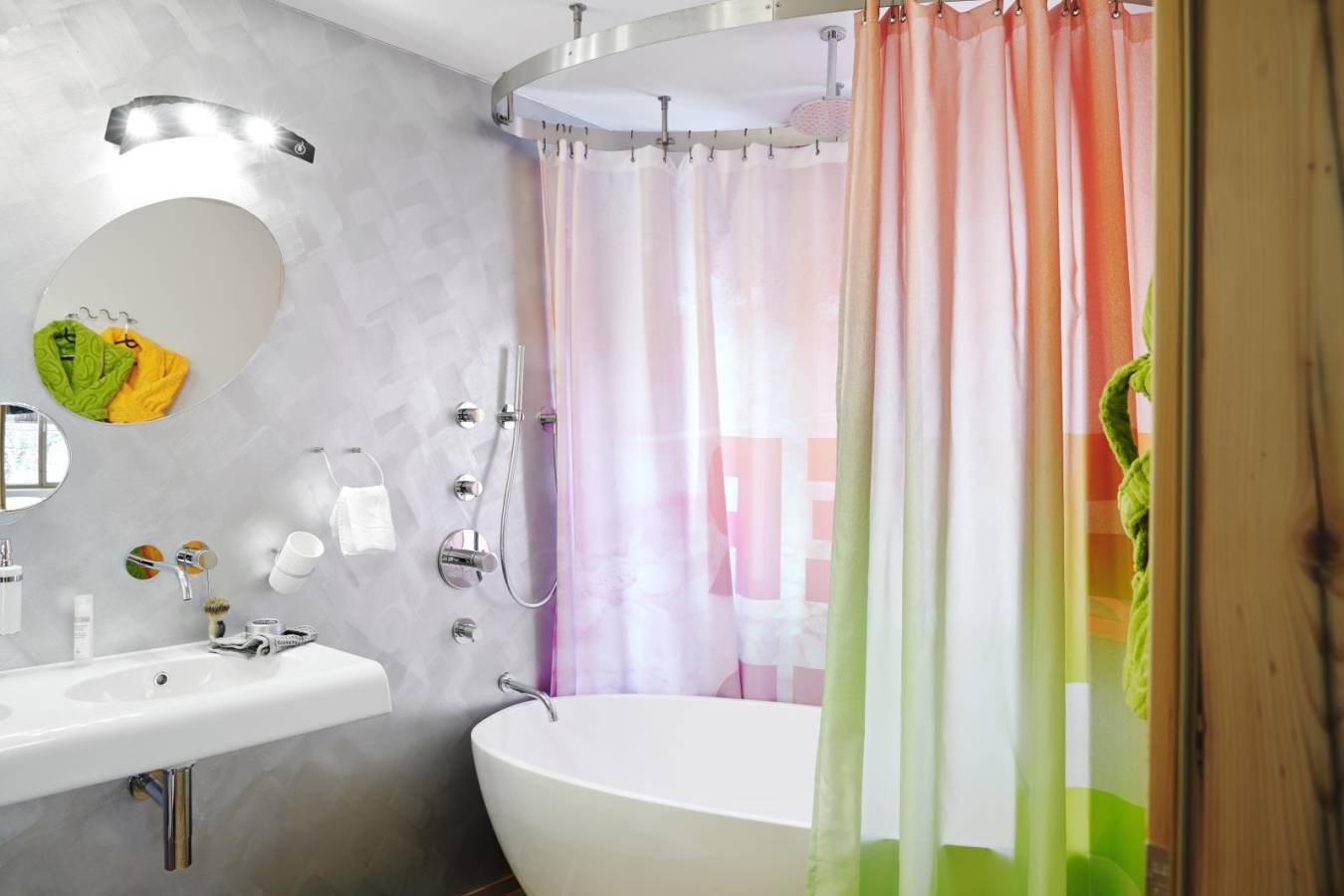 Grand Suite Bathroom - Tyrol Hotel