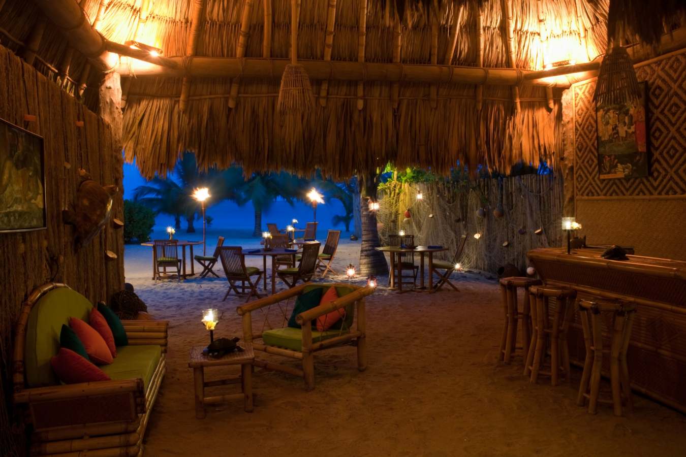 Barefoot beach bar - Turtle Inn