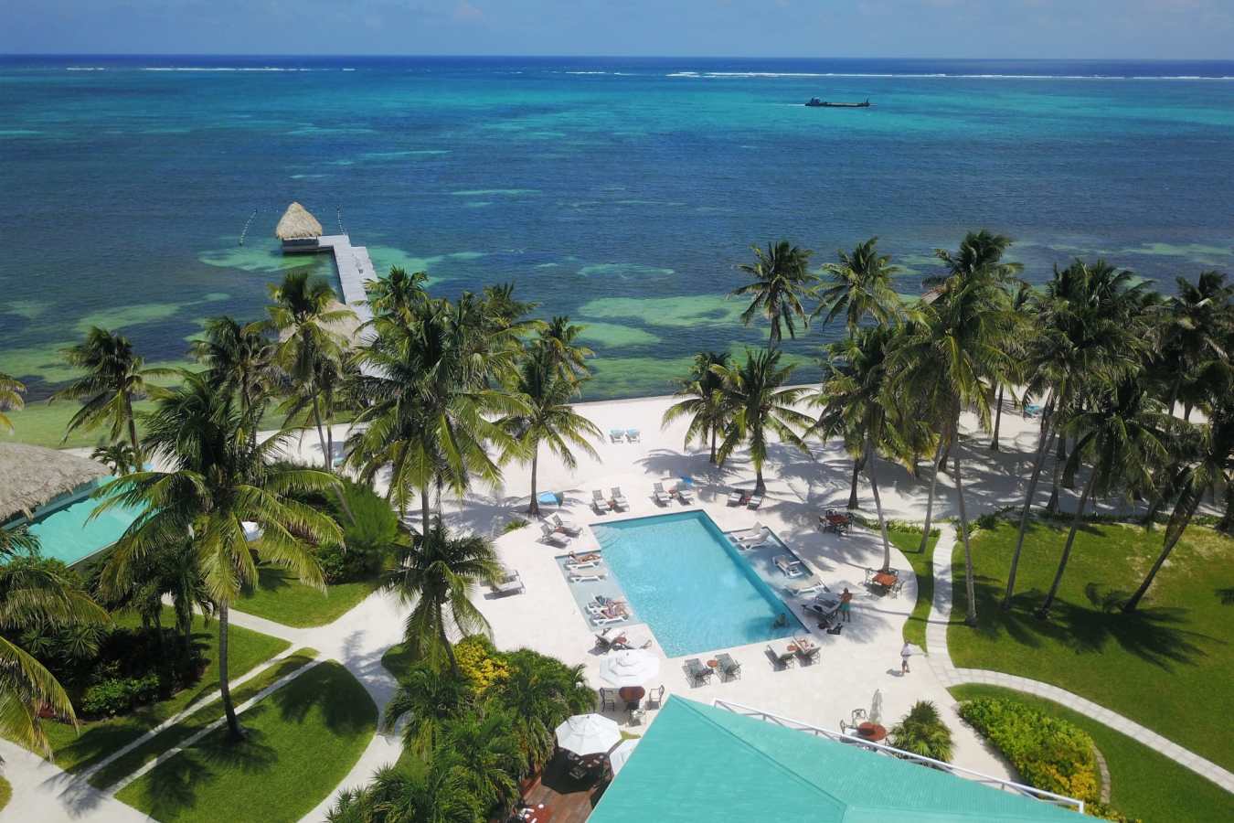 Ocean front pool - Victoria House