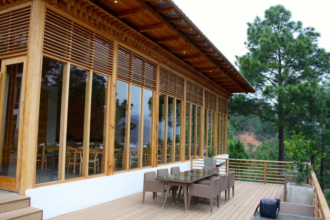 Restaurant and terrace  - Dhensa