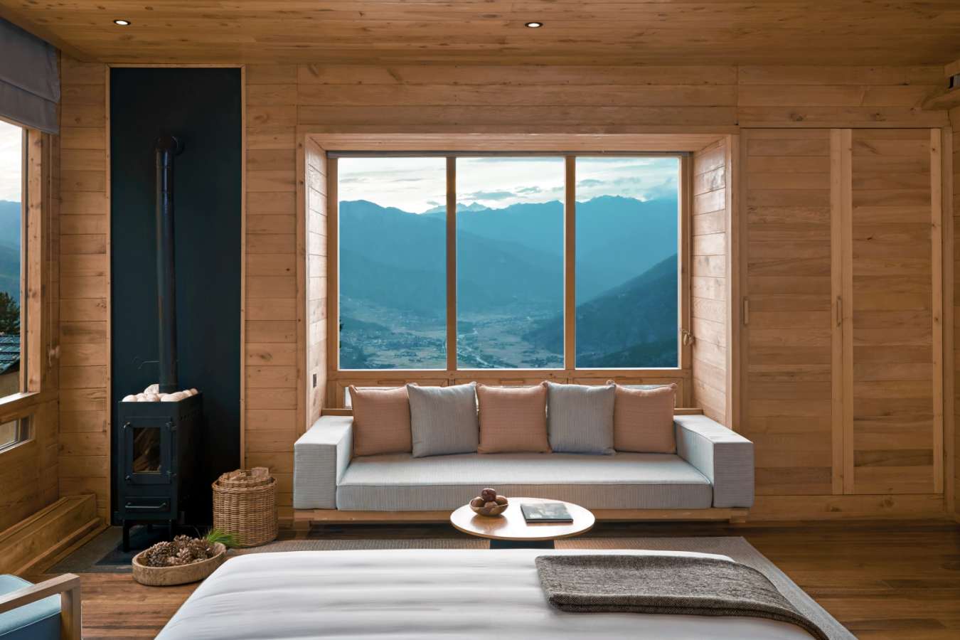 Lodge Suite Bedroom - Six Senses Paro