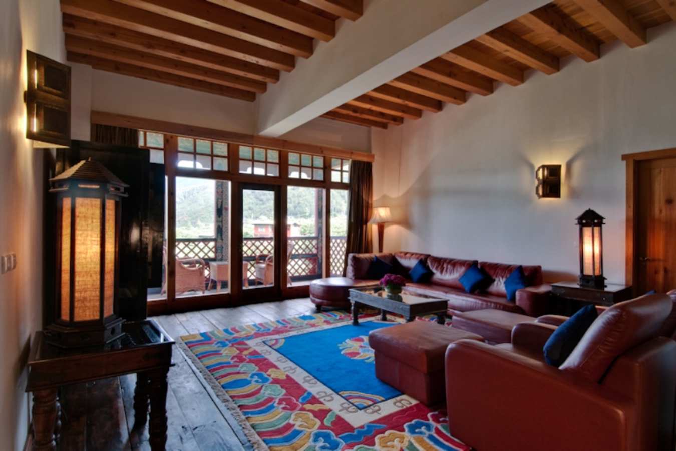 Royal Raven Suite Living Room - Zhiwa Ling