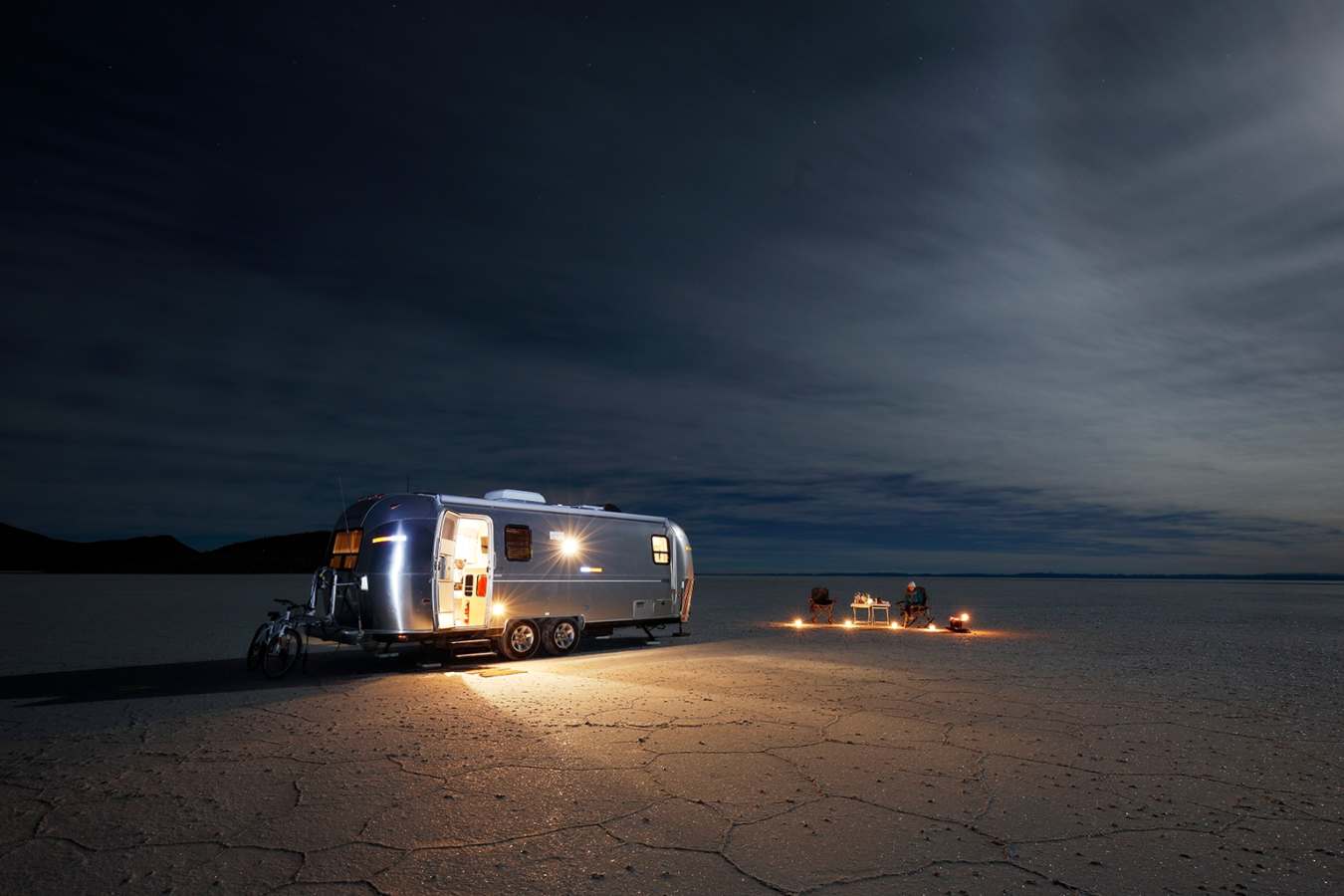 Campfire under the stars - Airstream Uyuni
