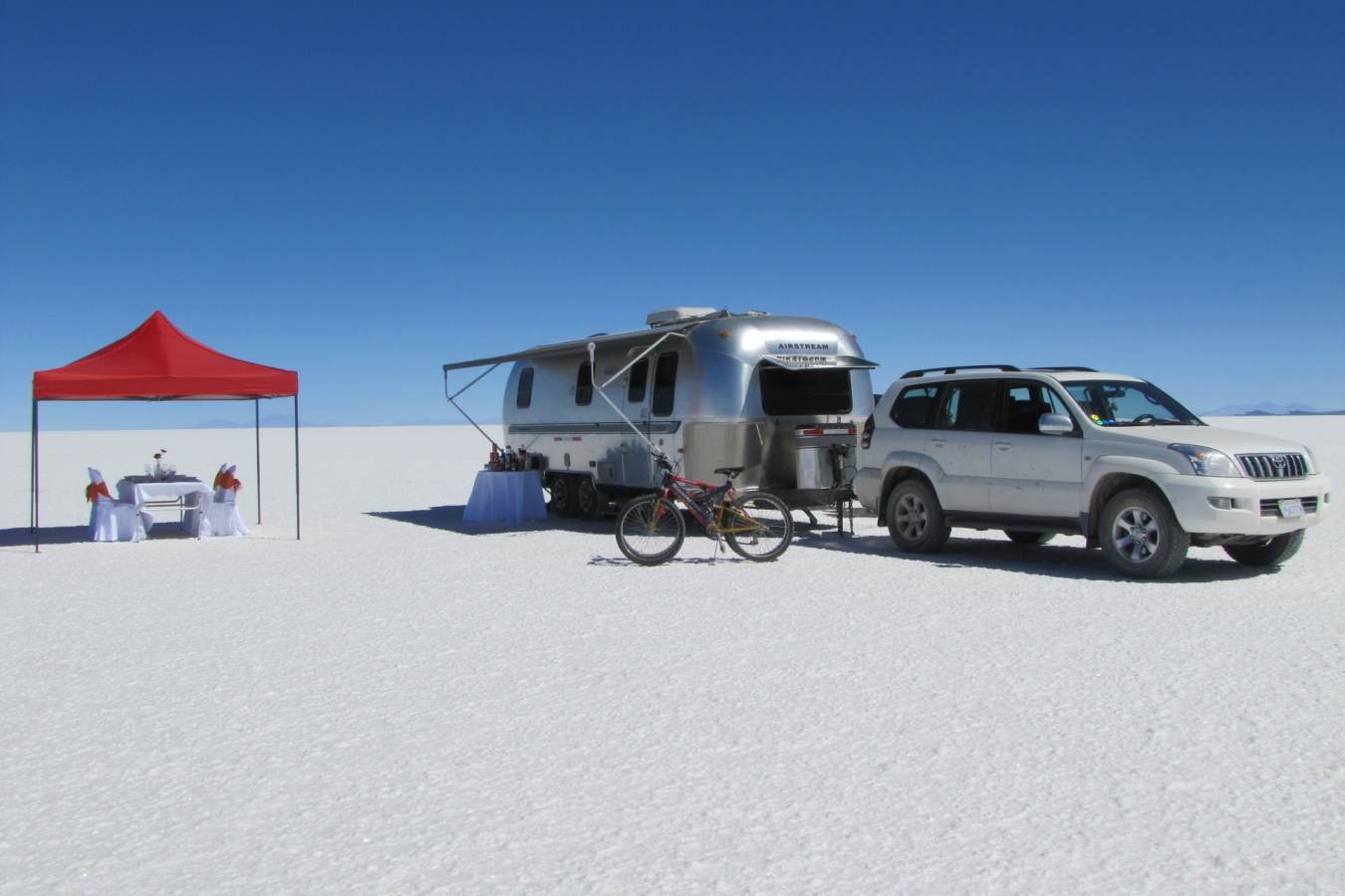 Camp set up - Airstream Uyuni