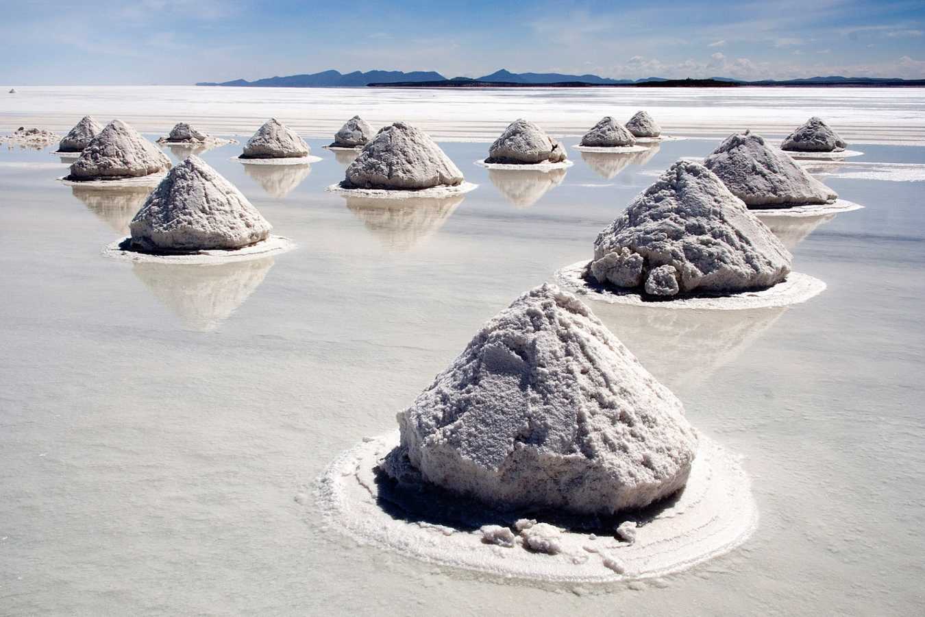 Salt collecting - Airstream Uyuni