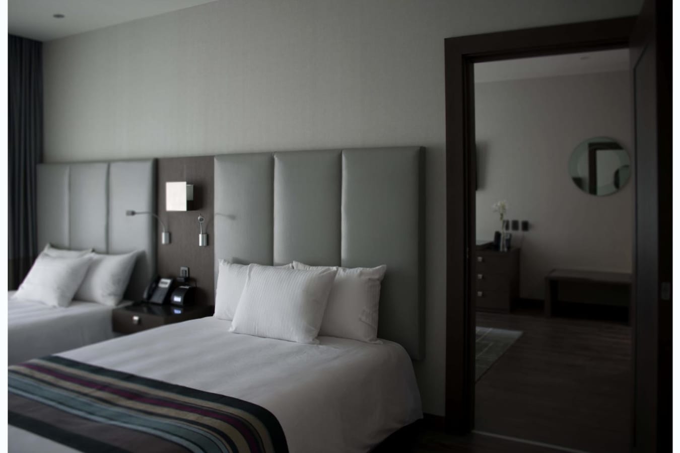 Connecting, Casa Grande Hotel
