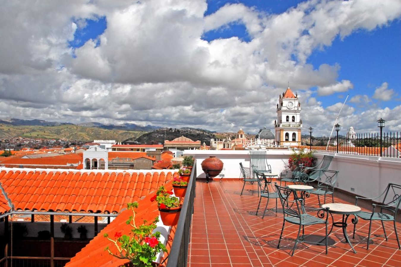 The terrace - Hotel Parador Santa Maria La Real