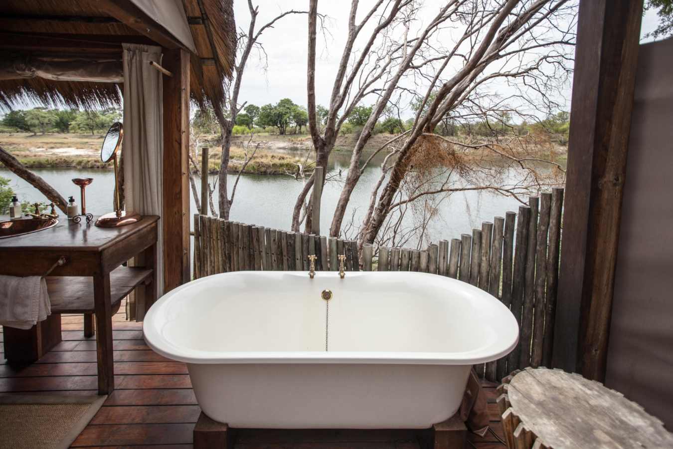 Al fresco bath tub