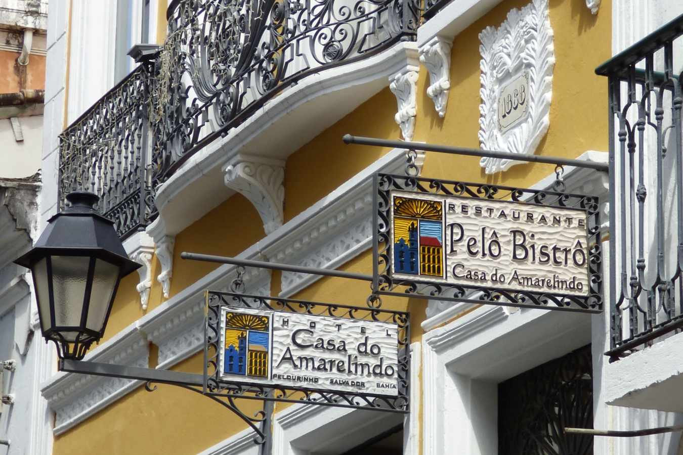 Facade - Casa do Amarelindo