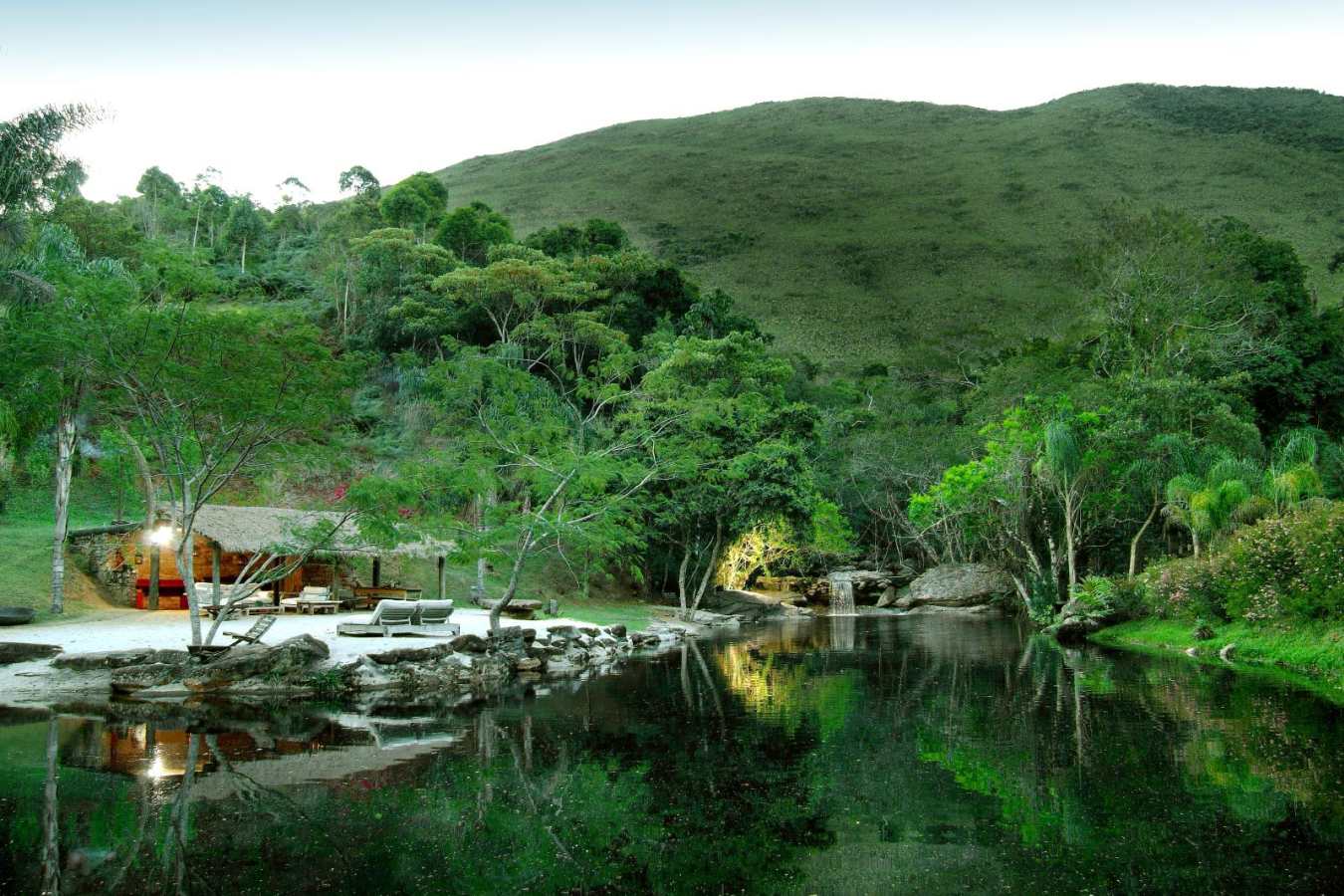 Dining area by the lake 
