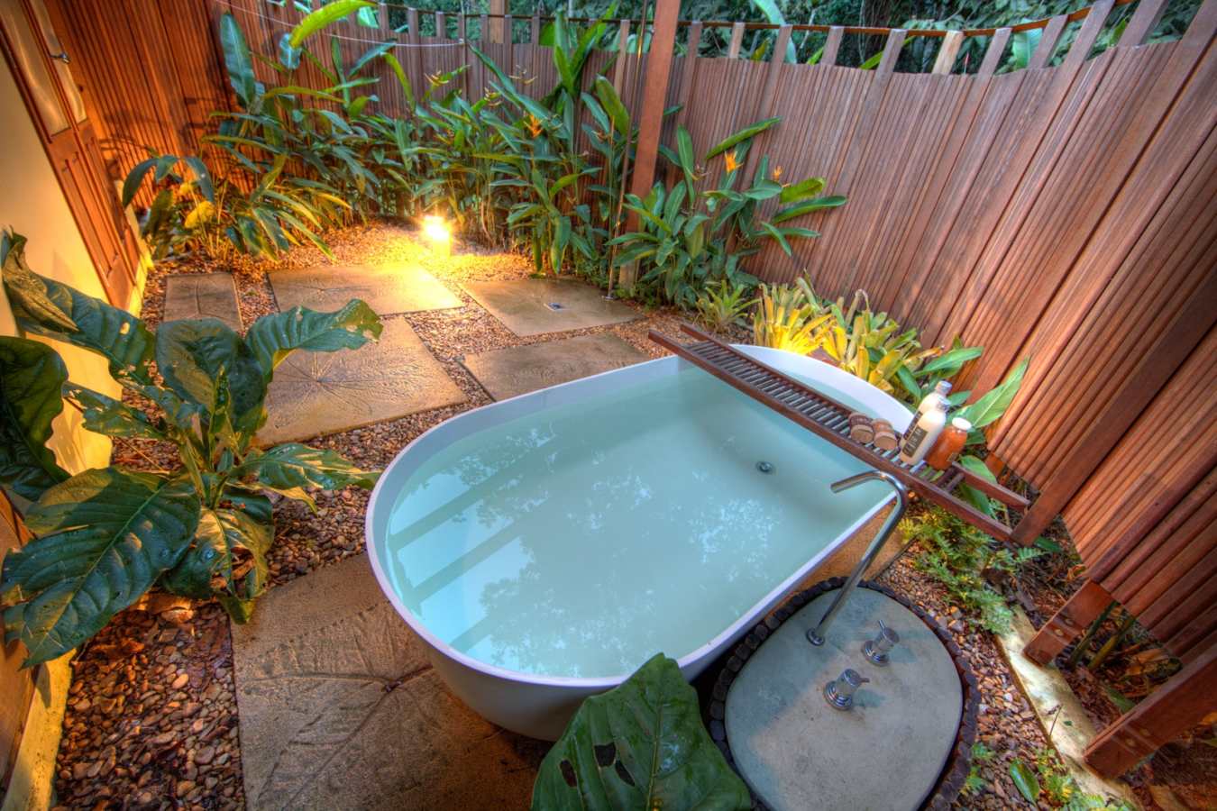 Outdoor bathtub - Cristalino Jungle Lodge