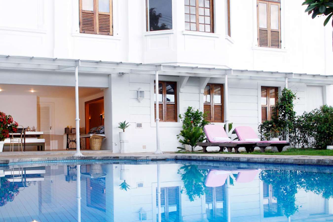 Pool area - Mama Ruisa