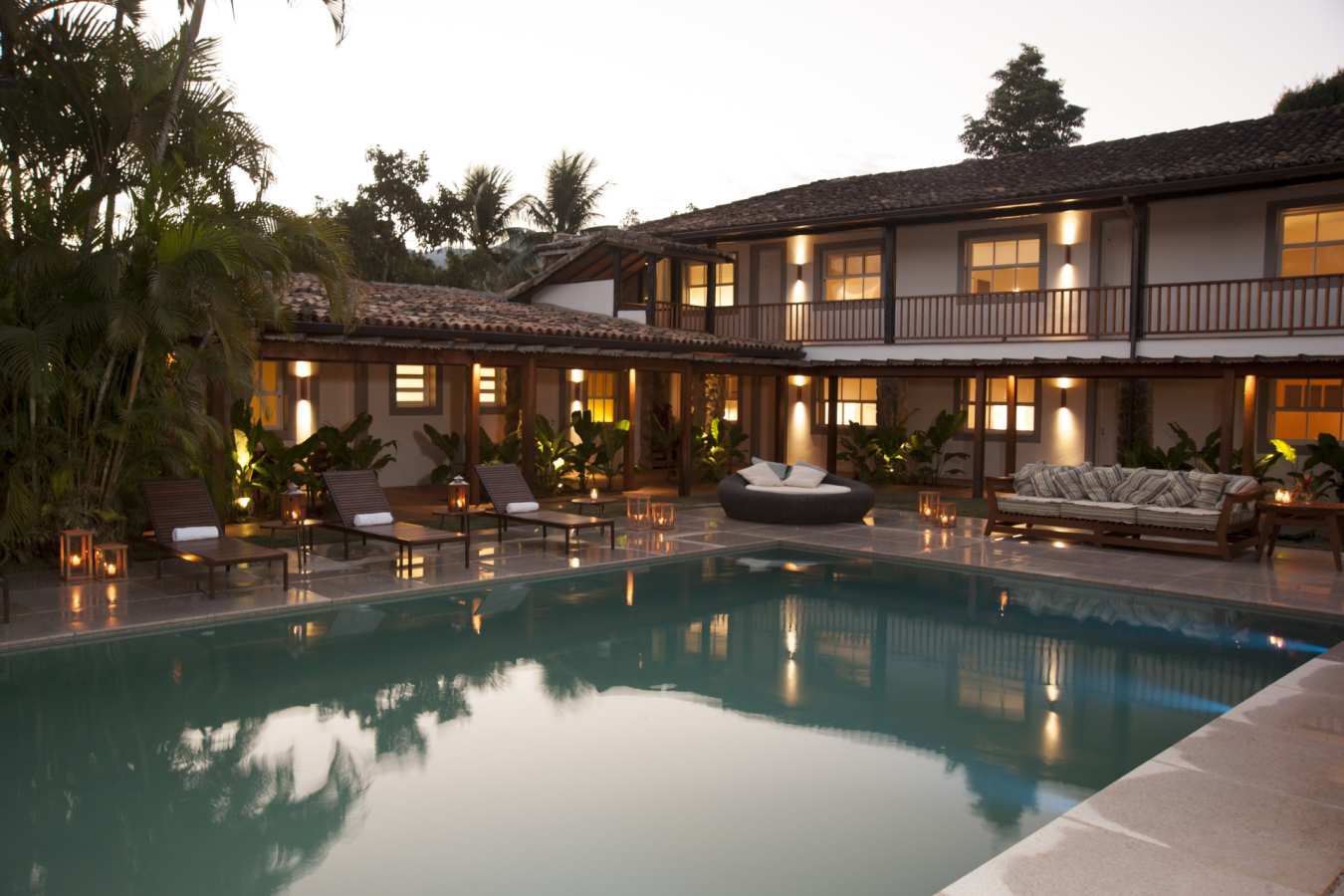 Pool at night - Pousada Literaria
