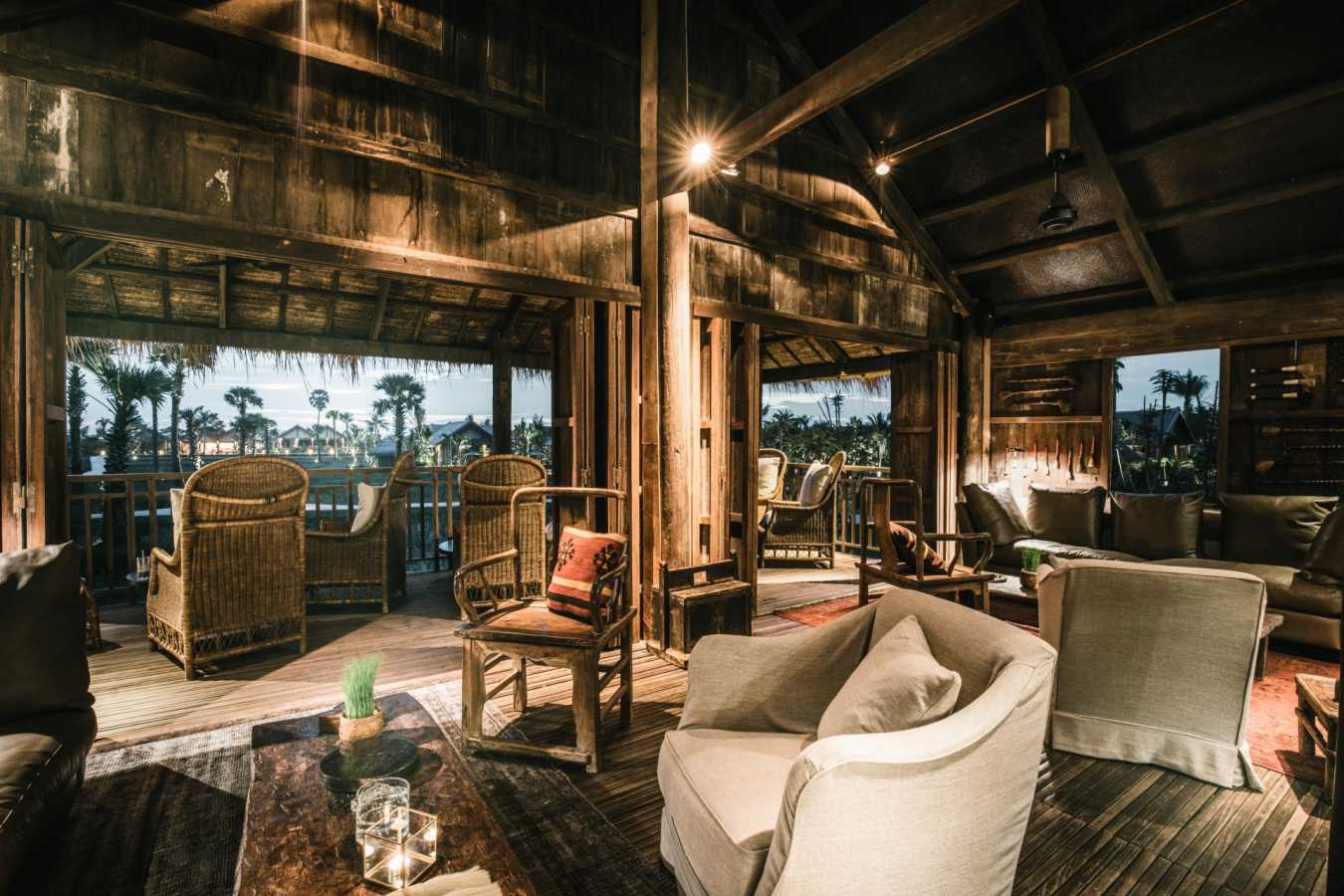 Main Bar - Phum Baitang