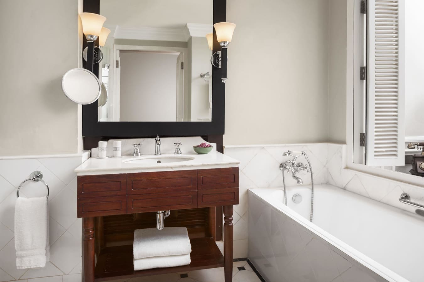 Balcony Suite - Bathroom